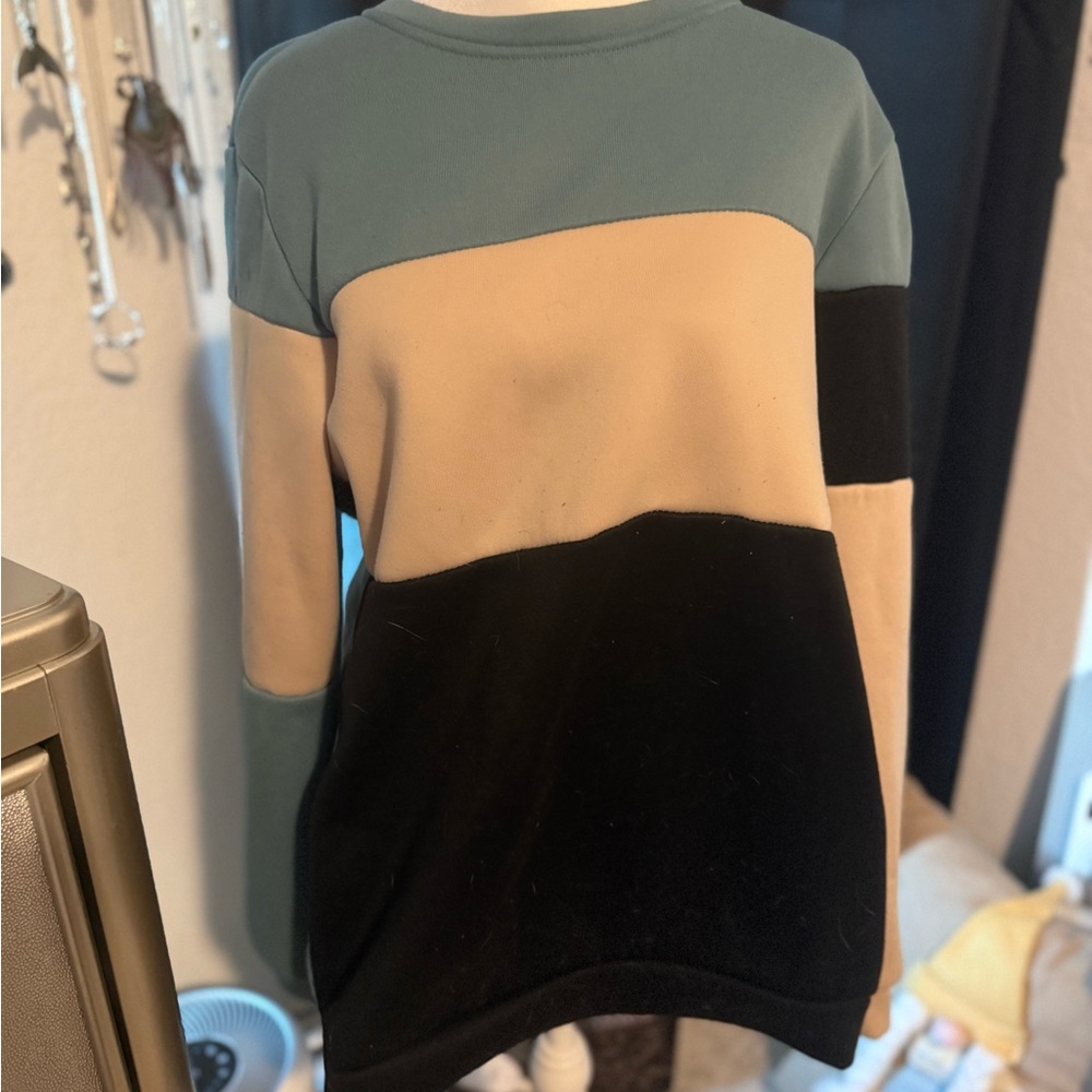 SHEIN Multicolor Sweatshirt with Teal and Black